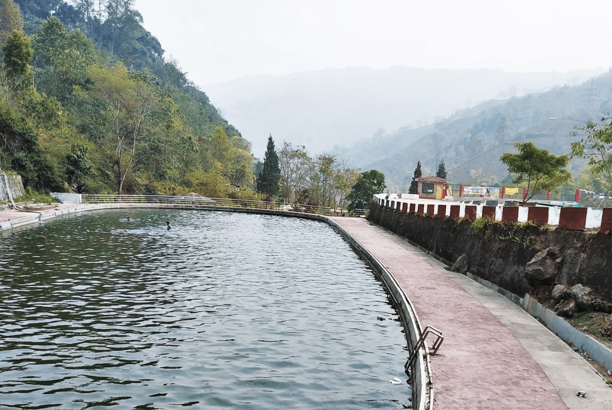 Tabakoshi: A Scenic Hamlet Cradled by Expansive Tea Gardens